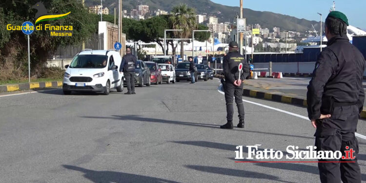 La GdF di Messina ha arrestato due corrieri somali all’imbarcadero sul bus di linea proveniente da Villa San Giovanni