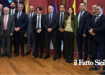 Anci Sicilia denuncia che malgrado il 70% dei Comuni abbia superato il 65% di differenziata i costi superno la media nazionale. L’OPINIONE