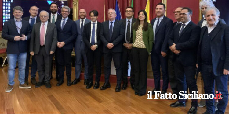 Anci Sicilia denuncia che malgrado il 70% dei Comuni abbia superato il 65% di differenziata i costi superno la media nazionale. L’OPINIONE