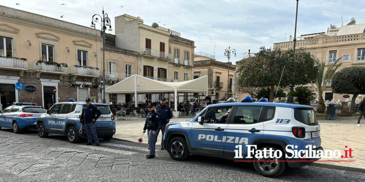 Arrestato dal Commissariato di Avola un 40enne ai domiciliari che girava per le vie cittadine rubando sulle auto del Comune
