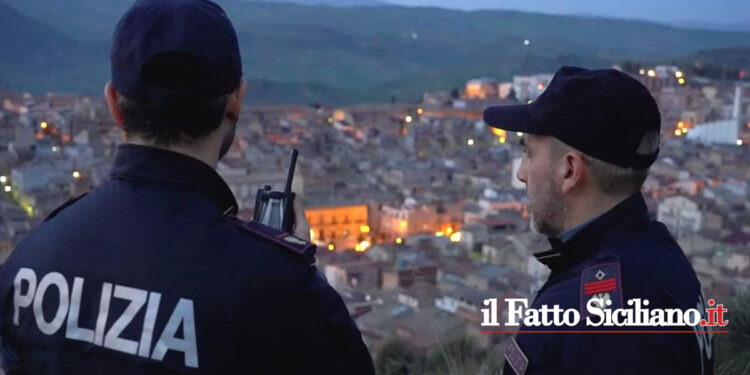 La Squadra Mobile di Enna e agenti del Commissariato di Leonforte hanno arrestato un recidivo 59enne per spaccio di cocaina e marijuana