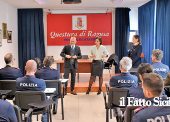 Il Questore di Ragusa dr. Trombadore e la Direttrice di Catania De Caro del Centro di Terapia Relazionale hanno tenuto un seminario