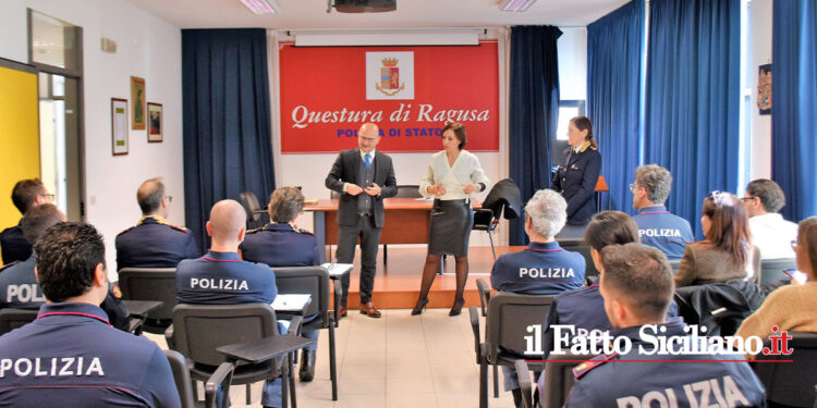 Il Questore di Ragusa dr. Trombadore e la Direttrice di Catania De Caro del Centro di Terapia Relazionale hanno tenuto un seminario
