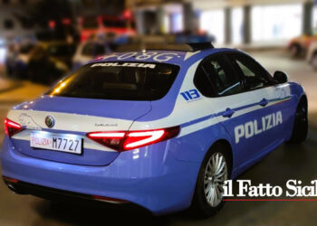 La Polizia di Stato di Caltanissetta ha arrestato due, cui uno minore, mentre tentano di rubare un registratore di cassa