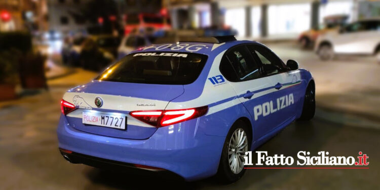 La Polizia di Stato di Caltanissetta ha arrestato due, cui uno minore, mentre tentano di rubare un registratore di cassa