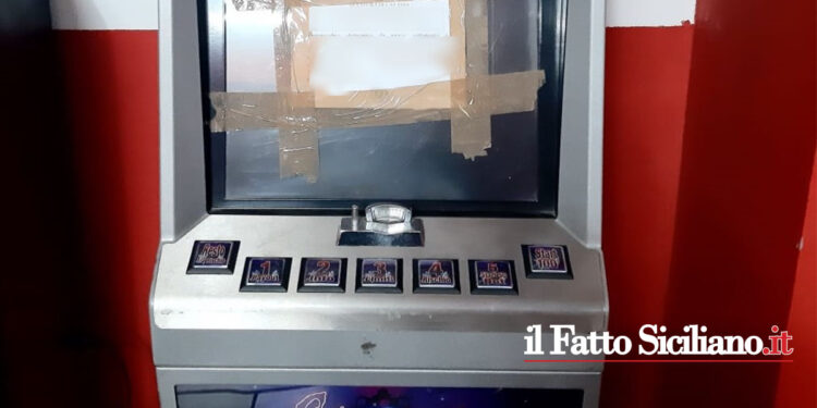 Catania. Cartoleria trasformata in sala giochi abusiva