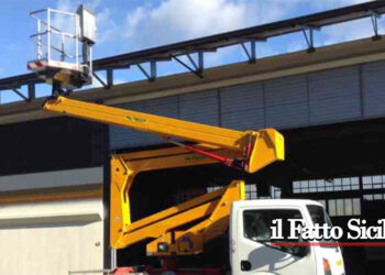 Operaio originario di Belpasso cade dal cestello. È grave