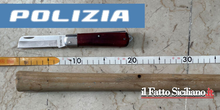 Adrano. Si presenta a casa dei familiari con coltello e mazza