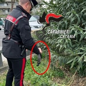 I CC della Compagnia di Catania Fontanarossa hanno arrestato un 21enne che spacciava nei parcheggi della chiesa