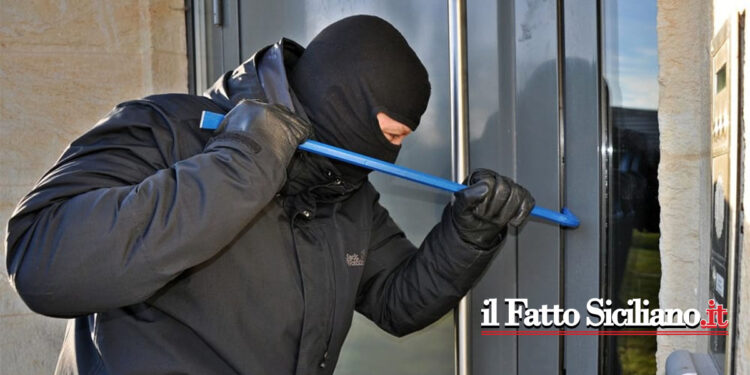 Sicilia. Sventato un furto in abitazione dalla polizia