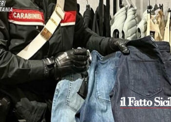 I CC di Catania hanno arrestato in flagranza per “tentato furto aggravato” un recidivo ladro seriale di abiti griffati