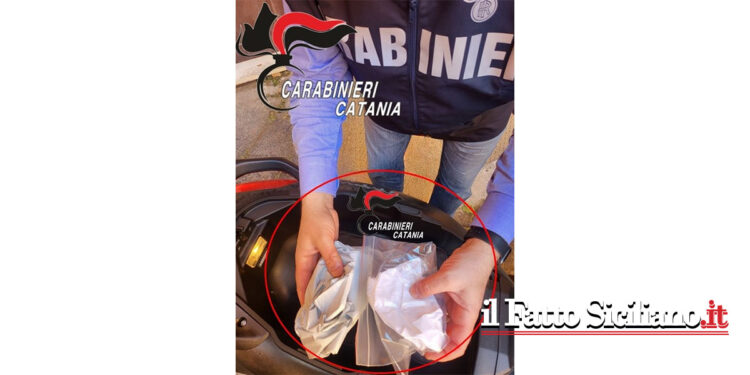 I CC di Catania Fontanarossa hanno arrestato un 43 dopo che avendolo perquisito hanno gli hanno trovato addosso cocaina e crack