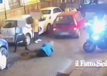 Arrestato dalla Polizia di Stato di Catania un 24enne che dall’auto aveva scippato la borsa a due donne, una trascinandola sul selciato