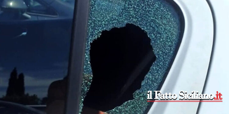 Il civismo di un giovane nigeriano che lavora nella città etnea ha evitato che fosse compiuto un furto dentro un’auto