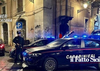 I CC di Catania Piazza Dante hanno eseguito 3 arresti, cui due minori, intervenendo per la 4ª volta nello stesso appartamento