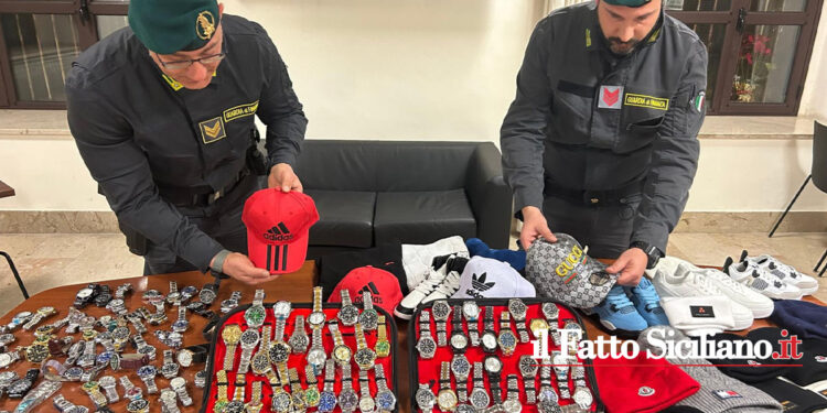 La GdF di Catania ha sequestrato “a Fera o Luni” oltre 1000 articoli contraffatti fra orologi ed abbigliamento, per un valore di 100 mila euro