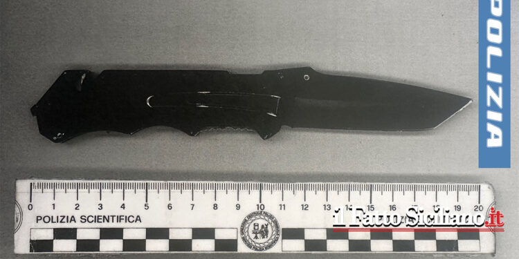 Catania. Taccheggiatore armato di coltello fermato fuori un negozio