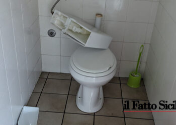 Biancavilla. Distrutti i bagni dello stadio “Orazio Raiti”. Denuncia verso ignoti