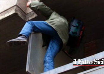 Catania. Pregiudicato tenta la fuga sul tetto ma viene bloccato