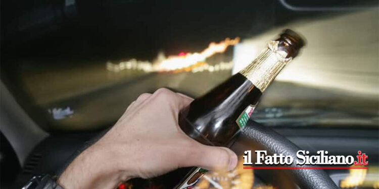 Catania. Pregiudicato ubriaco alla guida minaccia i poliziotti