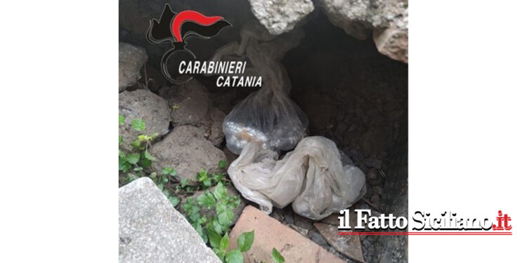 I CC di Biancavilla hanno arrestato un 30enne del posto, recidivo, per detenzione ai fini di spaccio di sostanze stupefacenti