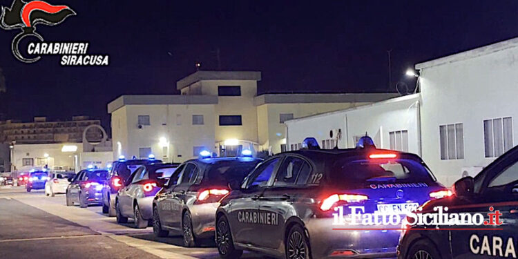 I CC di Siracusa con l’operazione antimafia 'Asmundo' hanno eseguito 12 arresti tra cui un ex assessore regionale ed ex sindaco