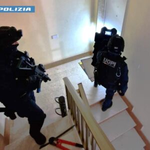 Eseguite dalla Polizia di Stato di Caltanissetta 55 misure cautelari per mafia, estorsione, spaccio e armi. Impiegati 500 agenti da tutta Italia