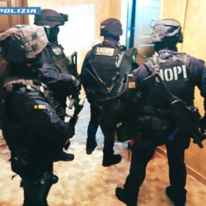 Eseguite dalla Polizia di Stato di Caltanissetta 55 misure cautelari per mafia, estorsione, spaccio e armi. Impiegati 500 agenti da tutta Italia