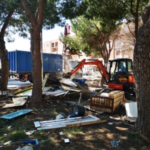 La Questura di Siracusa con un impiego interforze ha proceduto all’abbattimento di baracche abusive e bonificate aree cittadine
