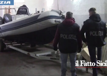 La Polizia di Stato di Trapani ha fermato 6 italiani e 4 tunisini di cui tre in carcere per associazione a delinquere e traffico di migranti