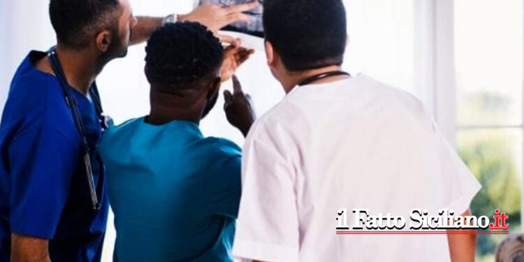 La Sanità pubblica siciliana non trova medici in diverse qualificazioni e la Regione assume altri 37 specialisti dall’estero