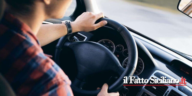 Sicilia. Viaggiava tranquillamente su un’auto rubata