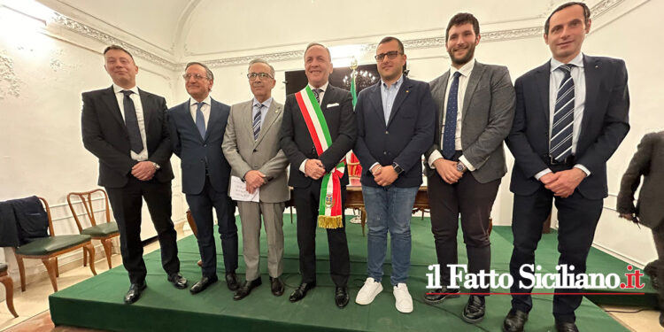 Il sindaco Nino Naso oggi pomeriggio ha presentato i nuovi assessori