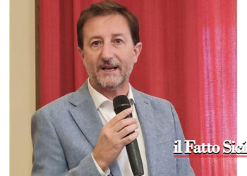 Il sindaco Caputo annuncia che saranno istallate nel centro storico circa 400 lampade solari-ibride per ottimizzare i costi delle bollette