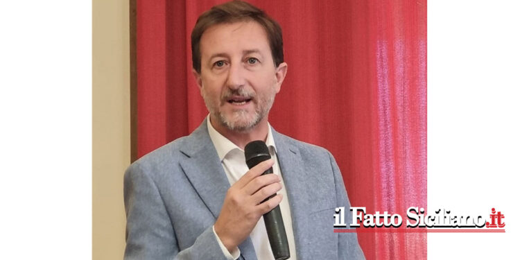 Il sindaco Caputo annuncia che saranno istallate nel centro storico circa 400 lampade solari-ibride per ottimizzare i costi delle bollette