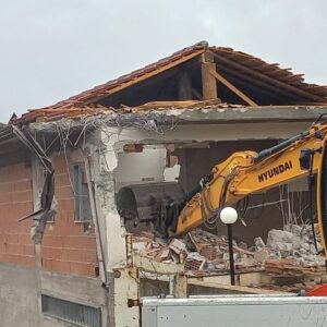 Il Tribunale di Catania ha ordinato la demolizione a Biancavilla di una costruzione abusiva sita in contrada Croce Vallone