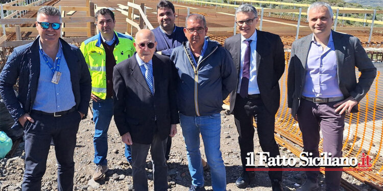 Il sindaco di Bronte, Pino Firrarello, durante tutta la mattinata ha visitato il cantiere del tratto Bronte-Adrano della SS284