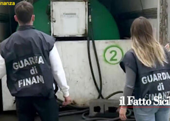 La GdF di Catania ha sequestrato 3000 litri di gasolio di provenienza illecita e deferito il titolare di una società di prodotti petroliferi
