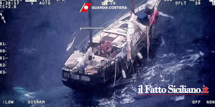 La GC di Reggio Calabria congiuntamente ad un veicolo aereo della GC di Catania hanno salvato un velista disperso da giorni