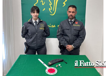 La GdF di Caltagirone ha denunciato un 25enne incensurato del luogo che deteneva cocaina rosa o 2C-B, hashish e ketamina