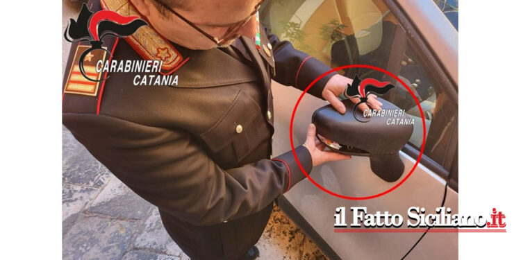 I CC di Calatabiano hanno denunciato un 21enne siracusano con precedenti in tutta Italia per la truffa dello specchietto
