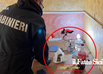 I CC di Fontanarossa-Catania hanno arrestato un pusher 21enne che aveva allestito un remunerativo e fiorente spaccio di cocaina e marijuana