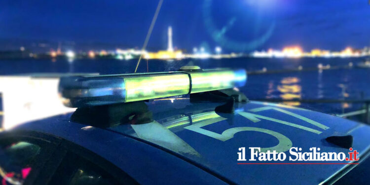 La Polizia di Stato di Messina ha arrestato un 29enne che dopo avere infranto la vetrina di un bar aveva trafugato i locali