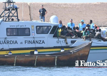 Ripresi con le condizioni di mare calmo gli arrivi di migranti e l’hotspot di Lampedusa ha registrato oltre 1000 persone tra cui 145 minori