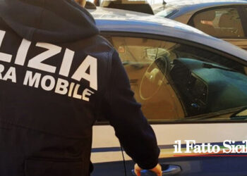 La Polizia di Stato di Caltanissetta ha eseguito due misure cautelari per furto e incendio della casa di un’anziana, uno è il nipote