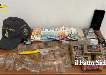La GdF di Palermo in due distinte operazioni ha rinvenuto oltre 2kg di hashish e arrestato per spaccio un 22enne palermitano