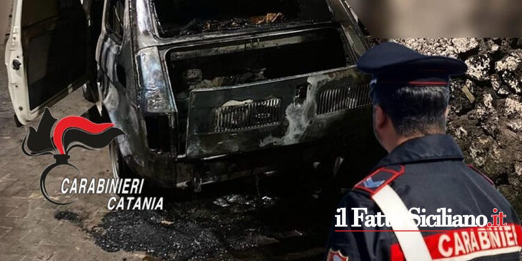 Arrestato un 19enne dai CC di Biancavilla che aveva incendiato l’auto del vicino avendola posteggiato sotto la sua finestra