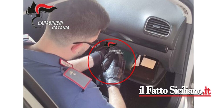 Arrestato dai CC di Biancavilla, quasi in flagranza, un 58enne incensurato del posto che ha minacciato il vicino con una pistola