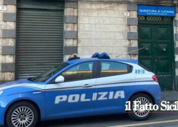 La Polizia di Stato di Catania ha eseguito verso tre uomini “l’obbligo di dimora” per furto aggravato di autovetture ed estorsione