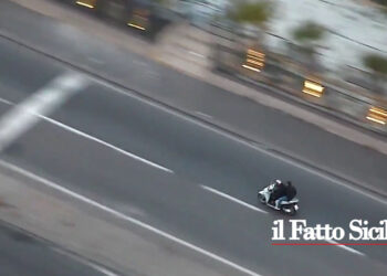 Arrestati due minori dalla Polizia di Stato di Catania che non si erano fermati all’Alt e travolgendo un poliziotto